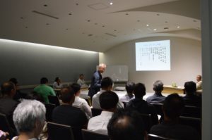 参加者の意見を交えながらの講演